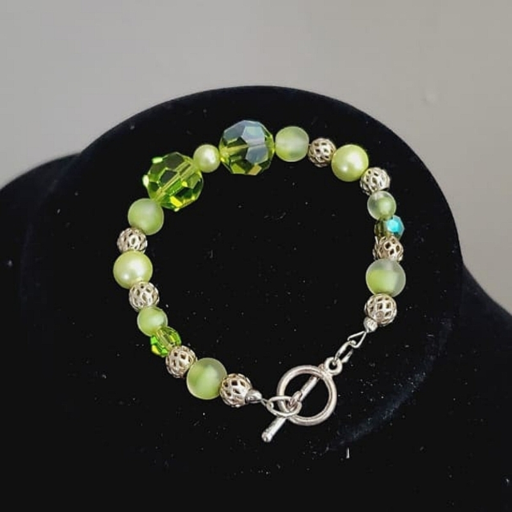 Green Bead Bracelet. 🌴